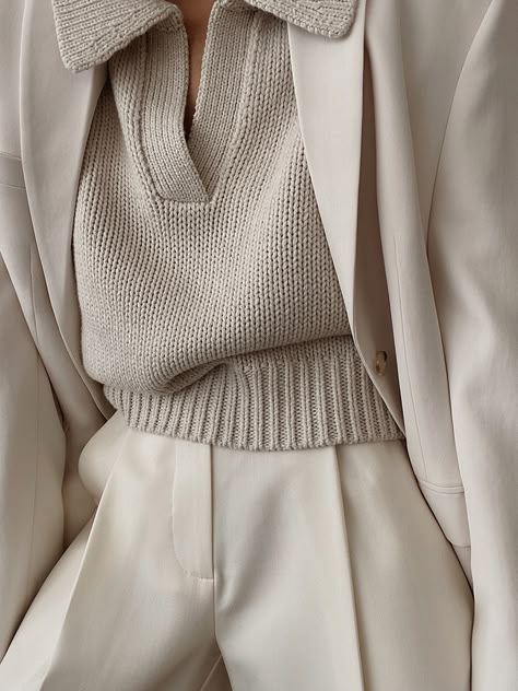 instagram @modedamour | MODEDAMOUR Elegant Tips, Minimalist Fashion Women Outfits, Outfit Minimalista, Outfits Minimal, Beige Outfit, Monochrome Outfit, Minimal Classic, Minimal Chic, Women Outfits