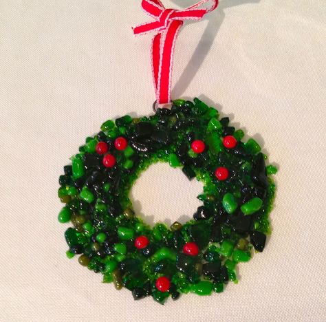 Here's my new ornament for this year: This wreath is made from crushed glass frit Fused Glass Artist, Fused Glass Christmas, Stained Glass Supplies, Art Glass Jewelry, Glass Fusion Ideas, Wreath Ornament, Glass Christmas Decorations, Glass Fusing Projects, Fused Glass Ornaments