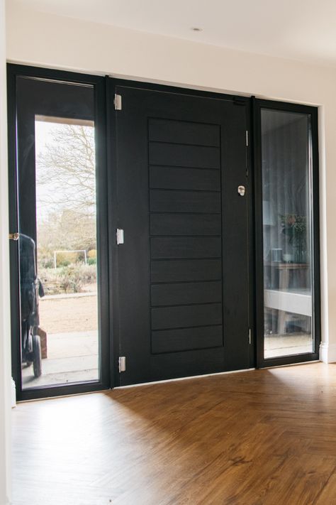 Black is one of the most popular door colours for traditional houses. It symbolises power and sophistication. This Palermo in Black with side panels is equal parts neutral and daring and creates a spacious entrance for this homeowner. 🚪 Palermo in Black, Installer: Rom Valley Glass Black Front Door With Glass Side Panels, Composite Doors With Side Panels, Black Glass Front Door, Modern Black Front Door, Solidor Door, Upvc Front Door, Black Front Door, Front Door Inspiration, Composite Front Door