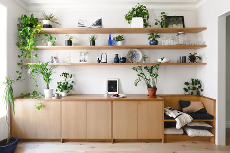 Brooklyn Kitchen, Scandi Living, Lots Of Plants, Warm Kitchen, Diy Pendant Light, Studios Architecture, Studio Kitchen, Oak Cabinets, Oak Floors