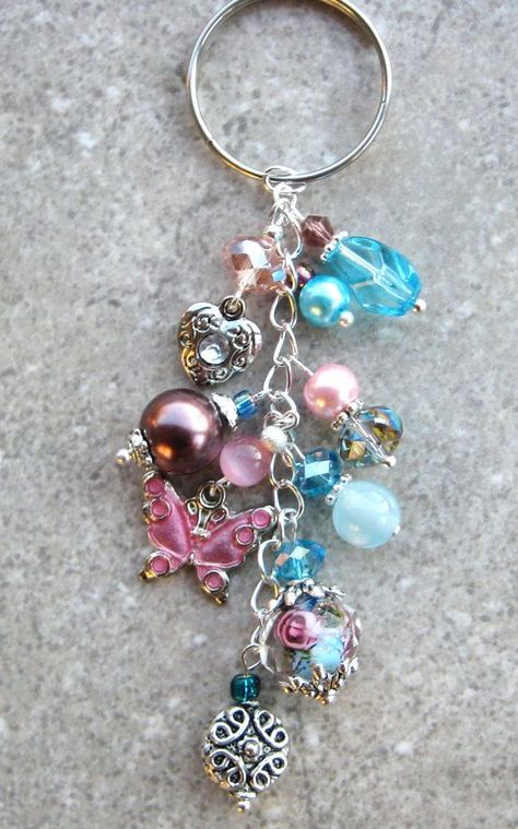 ** Beaded Keychains @boredart Tassen Hanger, Purse Charms Diy, Bracelets Liberty, Chain Ideas, Anting Manik, Keychain Ideas, Planner Charms, Bag Charms, Handbag Charms