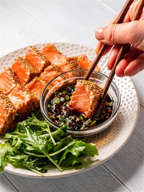 Salmon Tataki – Sizzlefish Salmon Tataki Recipe, Japanese Food Fish, Sashimi Salmon Recipe, Raw Salmon Appetizers, Salmon Sashimi Bowl, Restaurant Style Dinner At Home, Salmon Steaks Recipes, Salmon Decoration, Shoyu Salmon