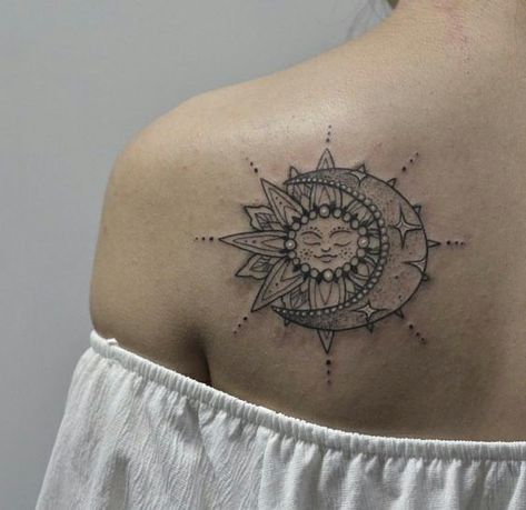 Scapula Tattoo, Shoulder Blade Tattoo, Sun Tattoo, Sister Tattoos, Tattoo Photo, Compass Tattoo, Dreamcatcher Tattoo, Lotus Flower Tattoo, Tattoo On