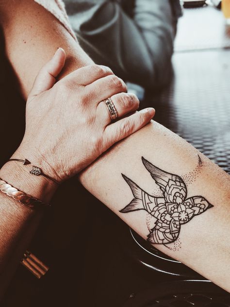 mandala bird tattoo Mandala Tattoos For Women, Vogel Tattoo, Scar Tattoo, Modern Tattoos, Mandala Tattoo, Birds Tattoo, Tattoos For Women, Tattoos