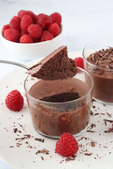 This 2 ingredient chocolate mousse recipe is super easy and healthy as it uses dark chocolate. Learn how to make dairy free and eggless French chocolate mousse using aquafaba. This is definitely the best vegan chocolate mousse recipe. #chocolate #dairyfree #eggless #vegan Vegan Chocolate Mousse Recipe, 2 Ingredient Chocolate Mousse, Healthy Mousse Recipes, Dairy Free Chocolate Mousse, Aquafaba Mousse, How To Make Aquafaba, French Chocolate Mousse, Vegan Chocolate Mousse Cake, Eggless Chocolate Mousse