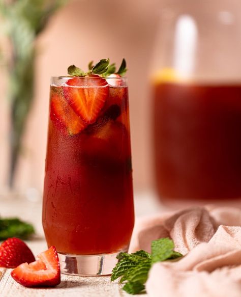 Southern Strawberry Iced Sweet Tea - Orchids + Sweet Tea Iced Sweet Tea, Strawberries With Sugar, Jamaican Brown Stew, Jamaican Brown Stew Chicken, Freeze Strawberries, Strawberry Smoothie Recipe, Strawberry Health Benefits, Strawberry Simple Syrup, Brown Stew Chicken