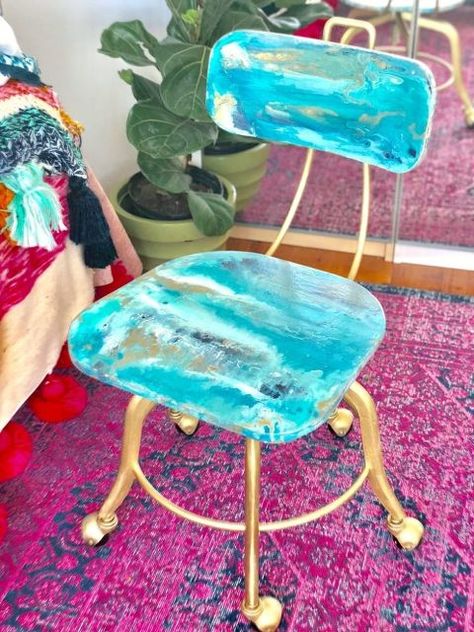 how to paint pour on a chair inspired by a geode Vj Art, Project Checklist, Thrift Diy, Pottery Barn Desk, Diy Furniture Chair, Pour Paint, Chicago Apartment, Painted Chairs, Black Chair