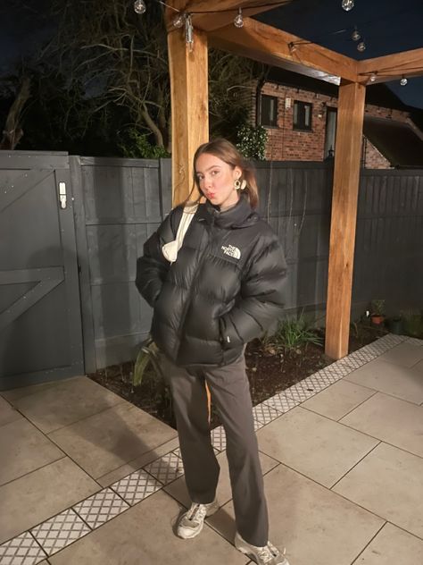 Northface Nuptse Jacket Outfit, North Face Puffer Jacket Aesthetic, Nuptse Jacket Outfit, The North Face Outfit, Puffer Jacket Aesthetic, Northface Nuptse, Doudoune The North Face, The North Face Puffer, Nuptse Jacket