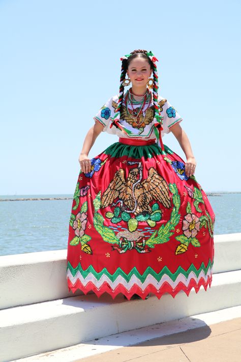 Puebla - China Poblana Folklorico Dresses, Vestido Charro, Mexican Skirts, Traditional Mexican Dress, Ballet Folklorico, Gala Outfit, Cultural Art, Mexican Heritage, Mexican Outfit