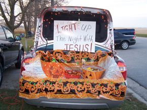 Trunk or Treat Decor Idea Each car have a small activity to match theme of trunk decoration? Description from pinterest.com. I searched for this on bing.com/images Church Trunk, Halloween Car Decorations, Trunker Treat Ideas, Church Halloween, Trunk Or Treat Ideas, Christian Halloween, Fall Carnival, Harvest Fest, Harvest Party