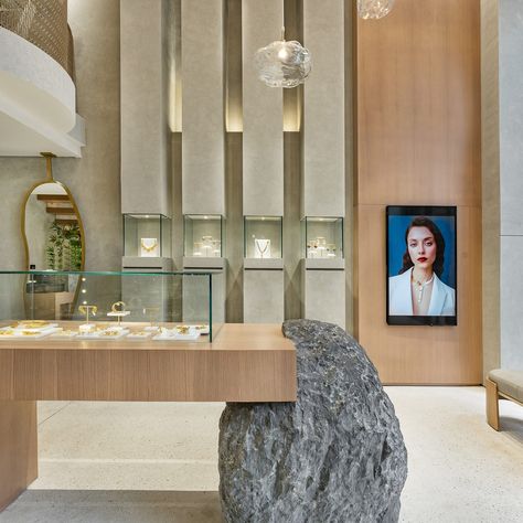 JUDE BENHALIM OPENS NEW FLAGSHIP STORE IN NEW CAIRO - FLAIR MAGAZINE Jewellery Store Interior, Jewelry Interior Design, Moroccan Dining Room, Flair Magazine, Modern Jewelry Store, Jewelry Store Displays, Jewelry Store Interior, Luxury Jewelry Store, New Cairo