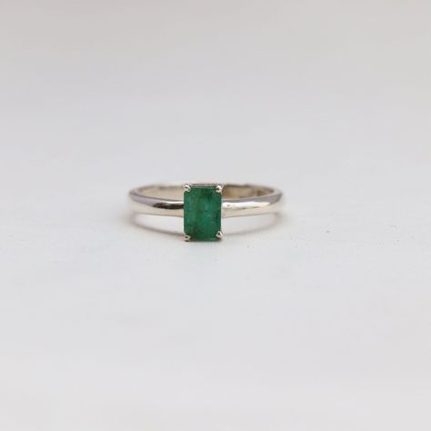 White Gold And Emerald Ring, Emerald Silver Jewelry, Silver And Green Ring, Emerald And Silver Ring, Silver Green Ring, Emerald Engagement Ring Green Silver, Silver Ring Green Stone, Green And Silver Ring, Green Silver Ring