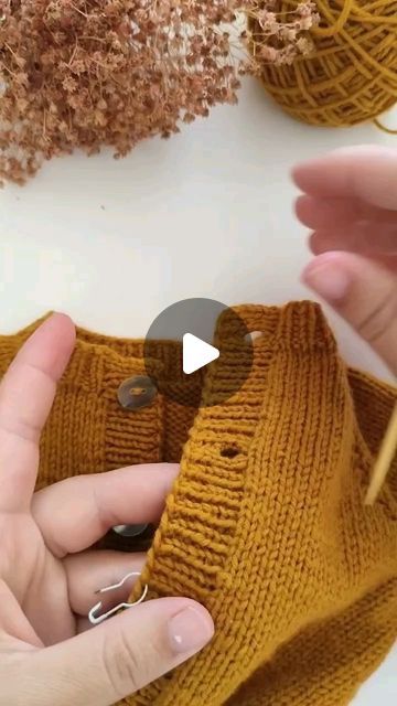 Sweater Knitting Tutorial, Sweater And Cardigan, Knitting Basics, Big Hug, Big Hugs, Knitting Tutorial, Knitting Techniques, Easy Peasy, Crocheted Item