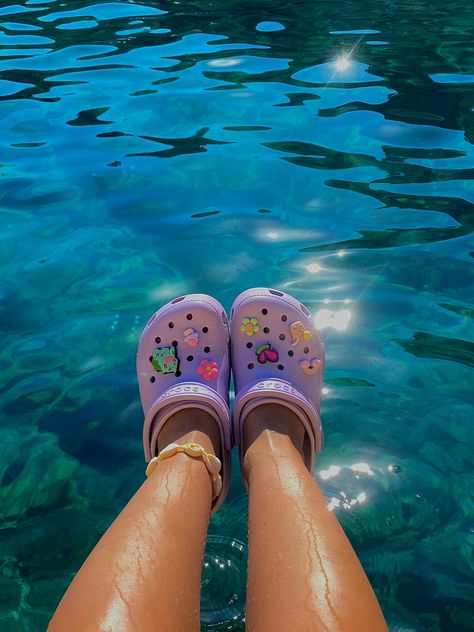 #crocs #summer Outfits To Wear With Crocs, Crocs Outfit Summer, Slay Shoes, Crocs Summer, Cool Crocs, Orange Crocs, Crocs Aesthetic, 2023 Wardrobe, Crocs Outfit