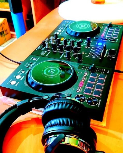 DDJ400 Ddj 400, Basic Music Theory, Female Dj, Pioneer Ddj, Electro Music, Street Punk, Dj Setup, Dj Set, Pioneer Dj