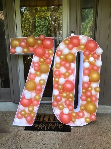 Diy Numbers, Outdoor Birthday Decorations, Balloon Mosaic, Balloon Numbers, Queens Jubilee, Sneaker Ball, Ball Ideas, Dads Birthday, Outdoor Birthday