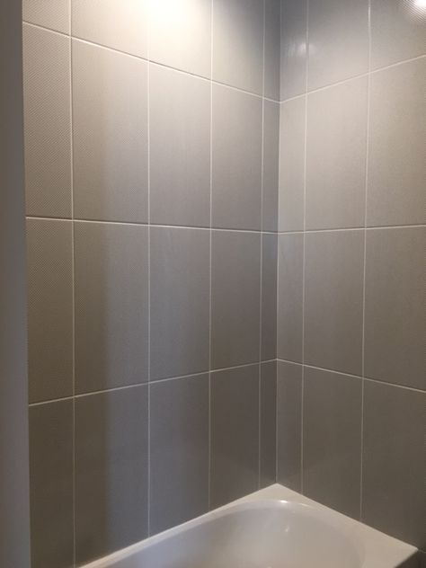 Vertical Shower Tile, Shower Tile Patterns, Acrylic Shower Walls, Makeover Kamar Mandi, Marble Walls, Layout Bathroom, Tile Tub Surround, Shower Wall Tile, Bathtub Tile