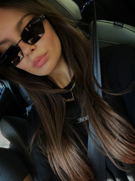 Car selfie Sunglasses Sunglasses Instagram Pictures, Sunglass Selfie, Sunglasses Pics Photo Ideas, Selfie In Car Ideas, Selfie In Car, Selfie Car Ideas, Selfie Ideas Sunglasses, Sunglasses Selfie, Selfie Sunglasses