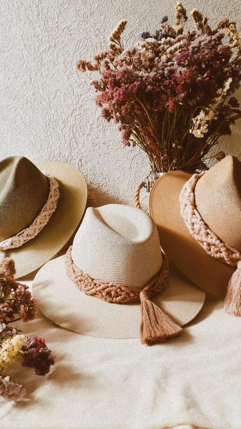 Macrame Hatband, Sombreros Aesthetic, Hat Macrame, Macrame Aesthetic, Macrame Fashion, Macrame Hat, Boho Hats, Macrame Headband, Thrifty Crafts