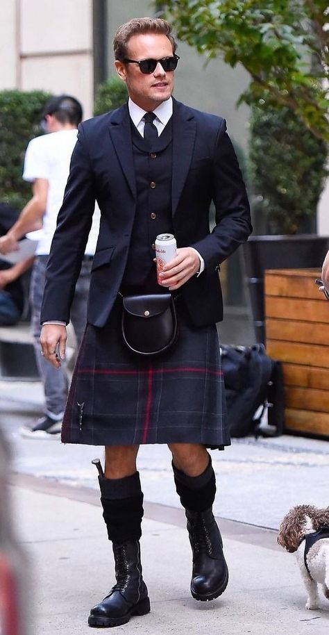 Sam Heughan Actor, Je Suis Prest, Sam Hueghan, Scottish Man, Kilt Outfits, Jamie Fraser Sam Heughan, Jamie Fraser Outlander, Scottish Fashion, Sam Heughan Outlander