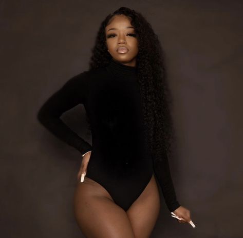 Black Bodysuit Birthday Photoshoot, Bodysuit Photoshoot Ideas Birthday, Black Bodysuit Photoshoot, Brown Photoshoot Ideas, Photoshoot Bodysuit, Body Suit Photoshoot, Confidence Photoshoot, 21st Birthday Photoshoot Ideas, Bodysuit Photoshoot Ideas