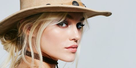 5 Gorgeous 5-Minute Hairstyles You Can Wear Under a Hat - Cosmopolitan.com Cowboy Hat With Short Hair, Hairstyles To Wear With A Hat, Hats Short Hair, 5 Minute Hairstyles, Super Easy Hairstyles, Pretty Hats, Blues Festival, Hair Raising