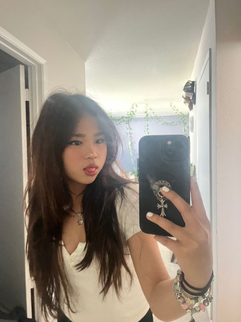 Round Face Selfie Poses, Asian Baddies, Y2k Hairstyles, Pretty Photos, Baddie Outfits Casual, Cute Poses, Colby, Korean Hairstyle, Pretty Selfies