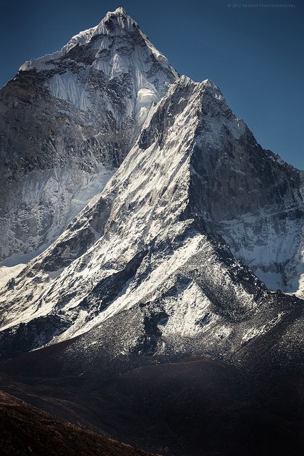 Ama Dablam, Monte Everest, Nepal Travel, Mountain Wallpaper, Tattoo Sketch, Mountain Paintings, Beautiful Mountains, Landscape Wallpaper, Mountain Landscape