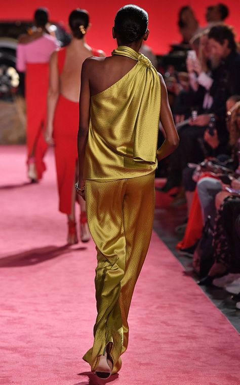 Runway Fashion Outfits, Cucculelli Shaheen, Brandon Maxwell, Runway Dresses, Silk Trousers, Fashion Runway, Fashion Victim, Gala Dresses, Vogue Runway