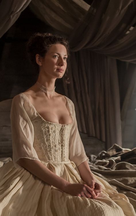 Outlander Wedding Dress, Claire Outlander, Outlander Wedding, Gabaldon Outlander, Outlander Costumes, Outlander Claire, Outlander Season 1, Diana Gabaldon Outlander, Outlander Tv Series