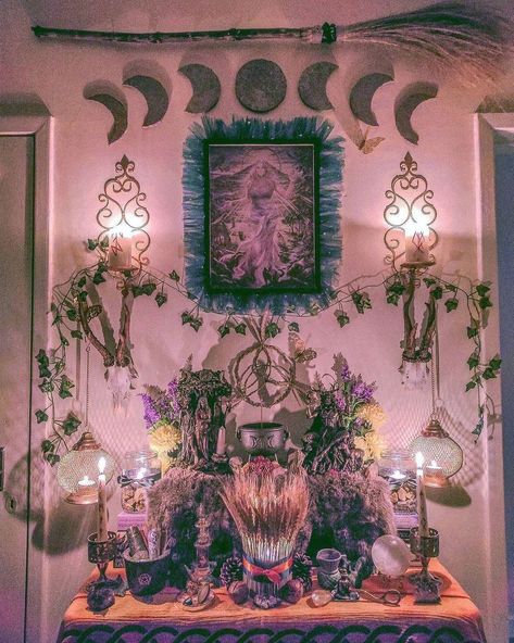 Modern Witch House, Lughnasadh Altar, Spiritual Altar Ideas, Altar Inspiration, Diy Witch, Spiritual Altar, Altar Ideas, Witchcraft Altar, Witch Room