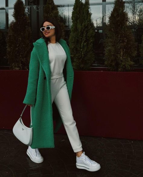 Green Teddy Coat Outfit, Green Coat Outfit Winter, Teddy Coat Outfit Winter, Green Coat Outfit, Green Cardigan Outfit, Curvy Winter Outfits, Teddy Coat Outfit, Modest Winter Outfits, Trendy Winter Fashion