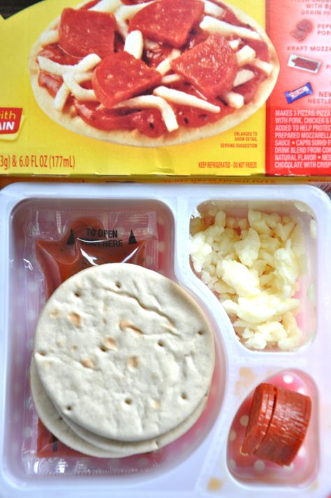 Need to remake some of those store bought boxed lunches? This version of the Pizza Lunchables is healthy and just as convenient Lunchable Pizza, Diy Pizza Lunchables, Pizza Lunchable, Lunchables Pizza, Healthy Homemade Pizza, Boxed Lunches, Lunch Box Idea, Pizza Lunch, Diy Pizza