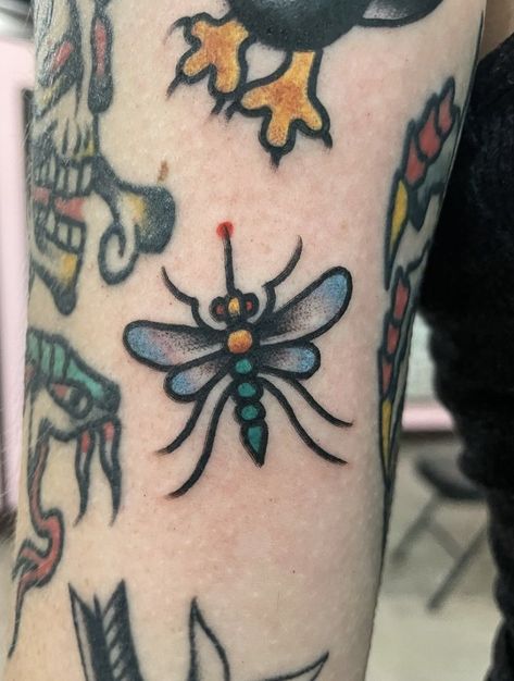 Trad Spider Tattoo, American Traditional Ladybug, Catapillar Tattoos, Traditional Dragonfly Tattoo, Traditional Insect Tattoo, American Traditional Animal Tattoo, Simple Traditional Tattoo, Ladybug Tattoo, Neo Trad Tattoo