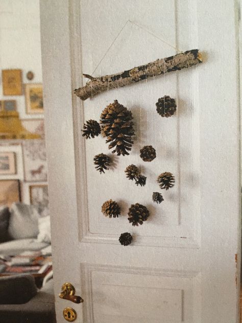 Window Decor Diy, Outdoorsy Decor, Forest Crafts, Diy Woodland, Christmas Door Decoration, Toddler Classroom, Diy Wind Chimes, Fall Wall Decor, Pine Cone Decorations