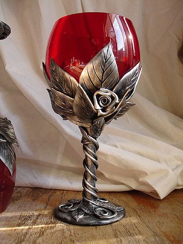 This was a commissioned set of red goblets with silver leaves and roses. Polymer Clay Wine Glasses, Decorated Wine Glasses, Painted Wine Glasses, Gothic Decor, Polymer Clay Ideas, Bottle Art, Polymer Clay Crafts, Stemware, Clay Ideas