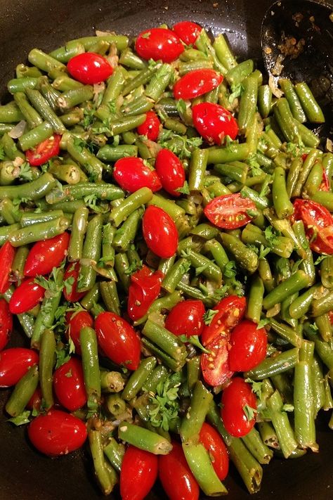 Green Vegetable Recipes, Shrimp And Green Beans, Pasta With Green Beans, Roasted Grape Tomatoes, Quick Side Dish, Sauteed Tomatoes, Sauteed Peppers, Fried Green Beans, Sauteed Green Beans