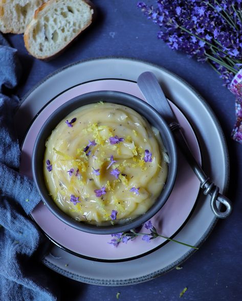 Lavender Lemon Honey Butter (Lavender Compound Butter) Lavender Honey Butter, Raspberry Sangria, Cabin Food, Compound Butter Recipe, Honey Butter Recipe, Lavender Recipes, Lavender Honey, Honey Sauce, Compound Butter