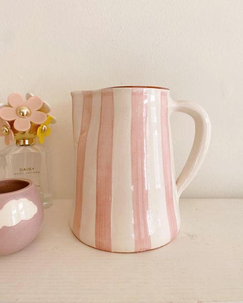 Ceramic Pitcher Painting Ideas, Pottery Painting Vase Ideas, Ceramic Cafe, Refreshing Beverages, Diy Pottery Painting, Cerámica Ideas, Homemade Lemonade, Painted Pottery, Keramik Design