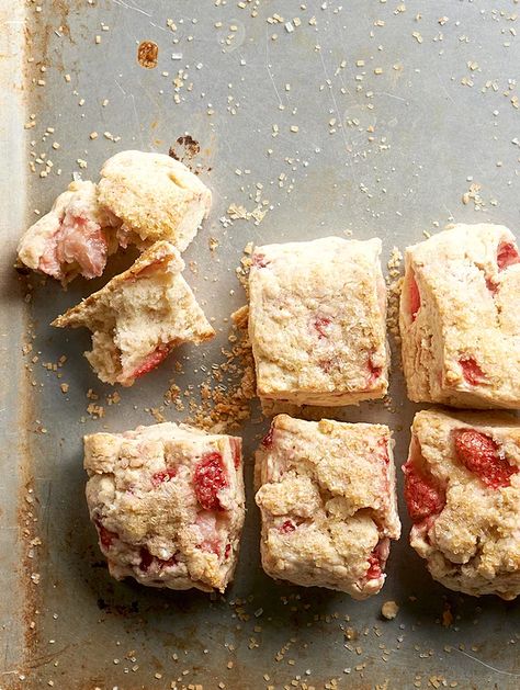 RU242419 Scones Strawberry, Ricotta Scones, Strawberry Ricotta, Scone Recipes, Strawberry And Cream, Brunch Spread, Strawberry Dessert Recipes, Cream Scones, Easter Brunch Food