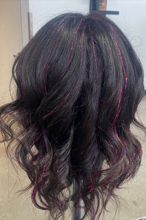 hair tinsel for summer #hair #hairtinsel #tinsel #cosmo #cosmoschool Fairy Hair Tinsel Black Hair, Black Hair With Pink Tinsel, Red Tinsel In Black Hair, Tinsel Hair Pink, Purple Tinsel In Brown Hair, Purple Hair Tinsel Brunette, Blue Hair Tinsel Brunette, Short Hair Tinsel, Pink Tinsel In Brown Hair