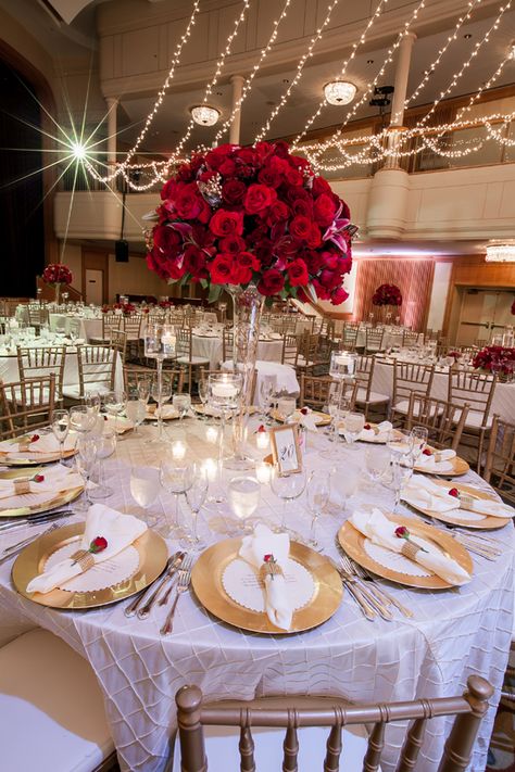 Rose Centerpieces Quinceanera, Gold And Red Wedding Theme, Red Quinceanera Ideas Decor, Red Quinceanera Theme, Red Quince Theme, Red Quinceanera Ideas, Red Roses Centerpieces, Sweet 15 Party Ideas Quinceanera, Quince Themes