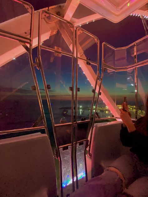 Ferris Wheel Date Aesthetic, Ferris Wheel Pictures Ideas, Ferris Wheel Date, Ferris Wheel Aesthetic, Amusement Park Aesthetic, Wheel Aesthetic, Carnival Photo Shoots, Friends Vibe, Night Sunset