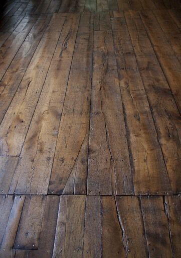 Old Wood Floors, Rustic Wood Floors, Wooden Floorboards, Rustic Flooring, Wooden Floor, Timber Flooring, Decoration Inspiration, Wood Laminate, House Flooring