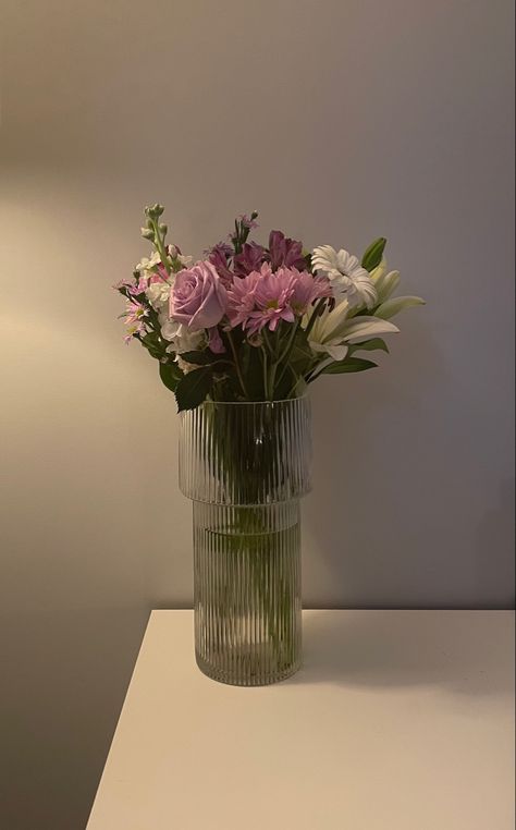 Flower Vase Aesthetic, Vase Aesthetic, Glass Flower Vase, Glass Flower Vases, Flower Vase, Spring Flowers, Flower Vases, Glass Vase, Vase