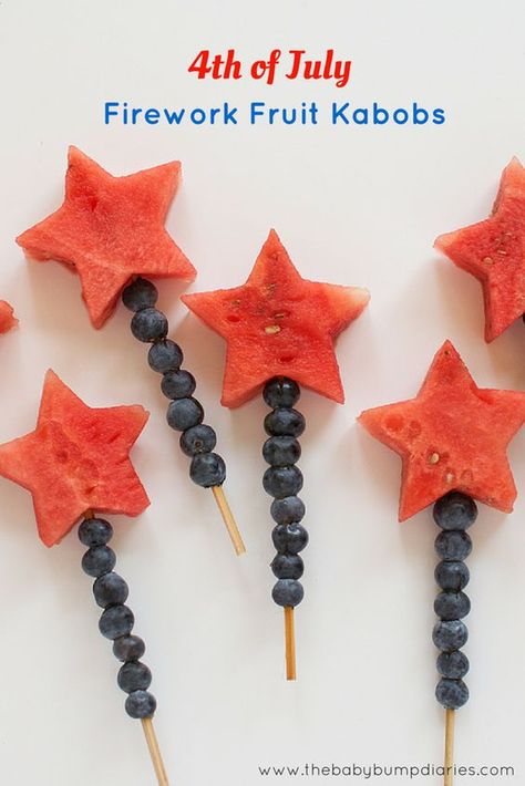 These 10 Delicious 4th of July Desserts are THE BEST! I've already pre-tested one and it tastes AMAZING! I'm definitely making some of them for the fourth! I'm SO HAPPY I found this! So pinning for later! Kabobs Fruit, Patriotic Food, Fruit Kabobs, 4th Of July Desserts, Fourth Of July Food, Fruit Party, July Baby, 4th Of July Celebration, Patriotic Party