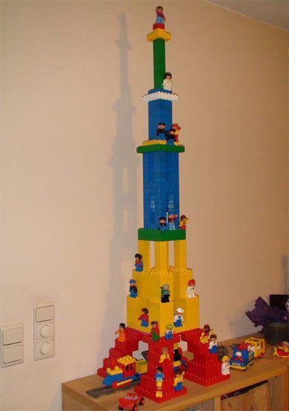 Duplo building - Eiffel Tower - PDF Instructions Lego Tower Ideas, Simple Lego Ideas, Lego Eiffel Tower, Lego Tower, Duplo Ideas, Lego Challenge, Lego Education, Lego Club, Lego Diy