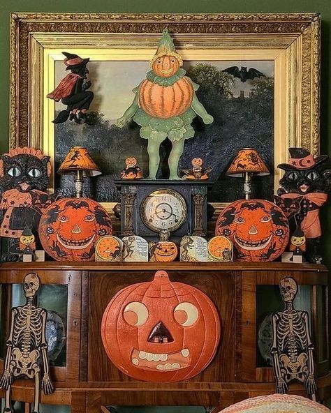 Beistle Halloween, Halloween Vignette, Halloween Mantle, Halloween Mantel, Last Halloween, Clever Halloween Costumes, Halloween Clips, Halloween Collectables, Halloween Crafts Decorations