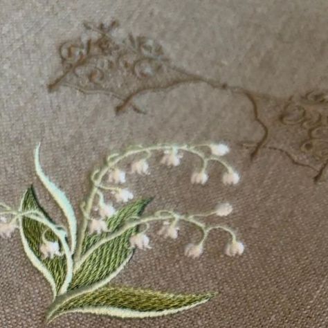 Sonia Showalter on Instagram: "The Fairy Tale Frame with The Lily of the Valley… Gives such an Old World vibe.🥰 Shop our embroidery designs at: soniashowalterdesigns.com Provence towel from @arteitalicacrownlinen #machineembroidery #embroidery #embroideredflowers #embroideredflorals #computerizedembroidery #finelinens #ilovelinen #linen #linentowels #bespoke #monogramblanks #monogrammed #tabletop #tablelinens #exquisitelinens #florianithread #lilyofthevalley #lilyofthevalleyembroidery #embroideredlilyofthevalley #babylocksewing #machineembroiderypatterns #machineembroiderydesigns #machineembroideryartist #berninausa #soniashowalterdesigns #soniashowalterembroidery #soniashowalter" Old Embroidery Patterns, Old Embroidery Designs, Lily Of The Valley Embroidery Design, Embroidered Lily Of The Valley, Lily Of The Valley Embroidery Pattern, Lilly Embroidery, Lily Flower Embroidery, Lilies Embroidery, Embroidery Lily