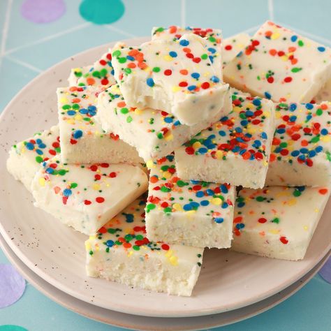 Funfetti Fudge, Frosting Fudge, Flavored Frosting, Funfetti Frosting, English Toffee Recipe, Cone Cake, Ice Cream Cone Cake, Boxed Cake Mixes Recipes, Fudge Recipes Chocolate